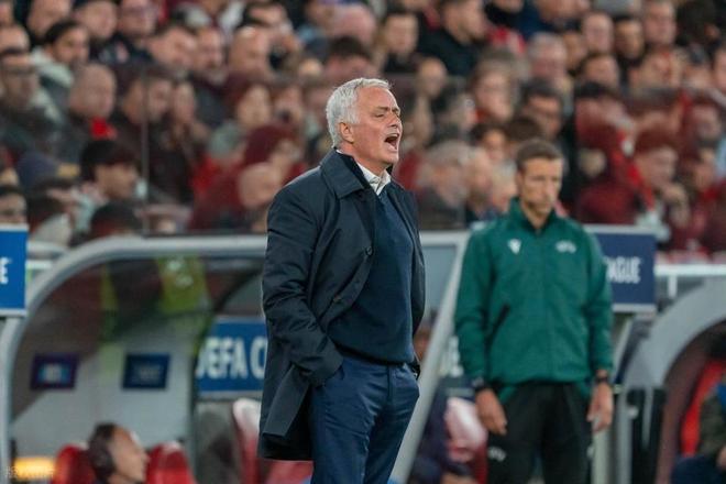 轰21脚输0-1！4连败后62岁穆帅破防再喷裁判：丑陋纵容药厂不道德