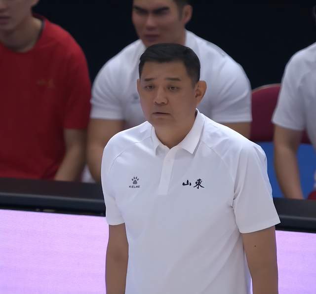 拋開裁判，山東輸在哪？鞏曉彬組建畸形陣容，段昂君被趕鴨子上架