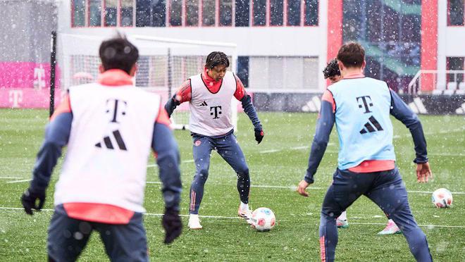 久违了，伊藤洋辉自今年3月以来首次进入拜仁比赛大名单