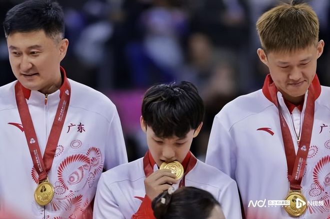 全運會籃球落幕，東道主廣東斬獲4金1銅，媒體人6個字大贊杜鋒