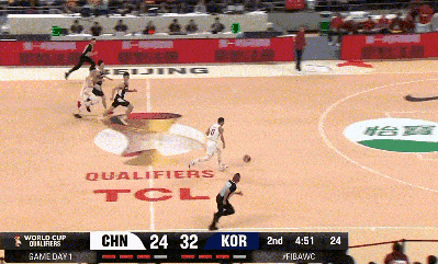 一圖流|中國男籃又獻名場面，快攻上籃打鐵