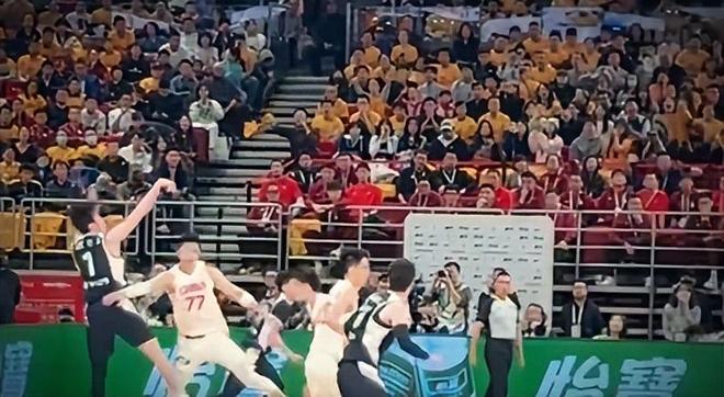 中國男籃首戰不敵韓國！被14個三分擊潰！進攻防守全面混亂！