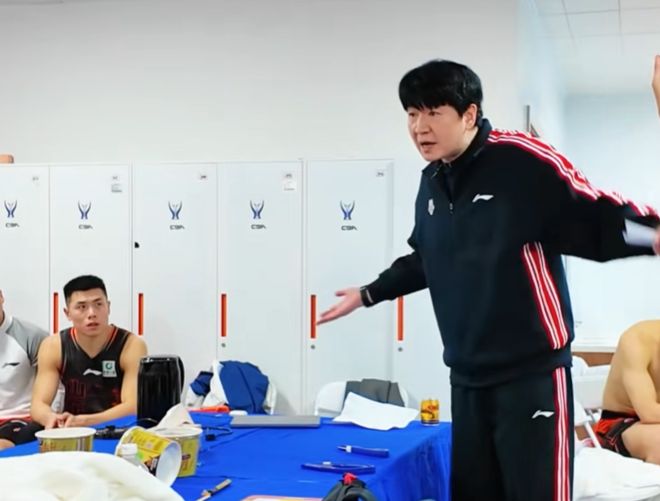 輸廣廈邱彪更衣室發飆！極度不滿最後時刻防守態度，渴望兇狠！