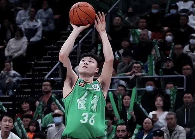 楊鳴首戰調整完美！放棄鄢手騏奧利弗，張陳治鋒+吳昌澤效果拉滿