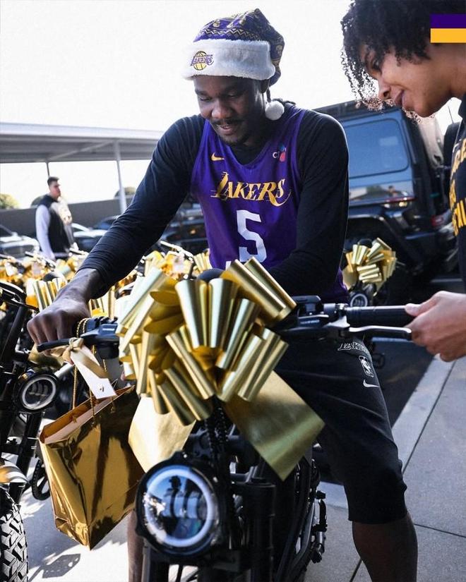 東契奇為湖人全隊送瞭100多輛電動自行車，單輛售價2995美元起